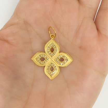 14K Solid Gold Diamond Flower Shape Pendant. GDP101