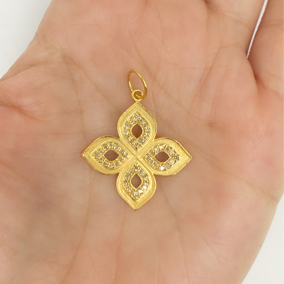 14K Solid Gold Diamond Flower Shape Pendant. GDP101