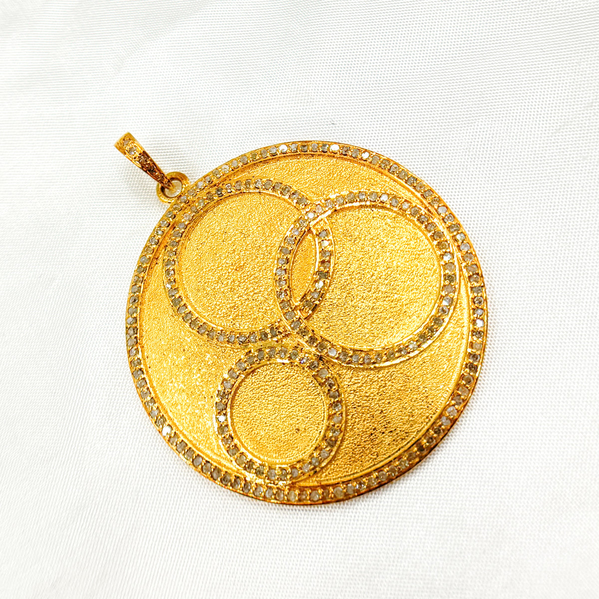 DP257. Diamond Sterling Silver Round Pendant