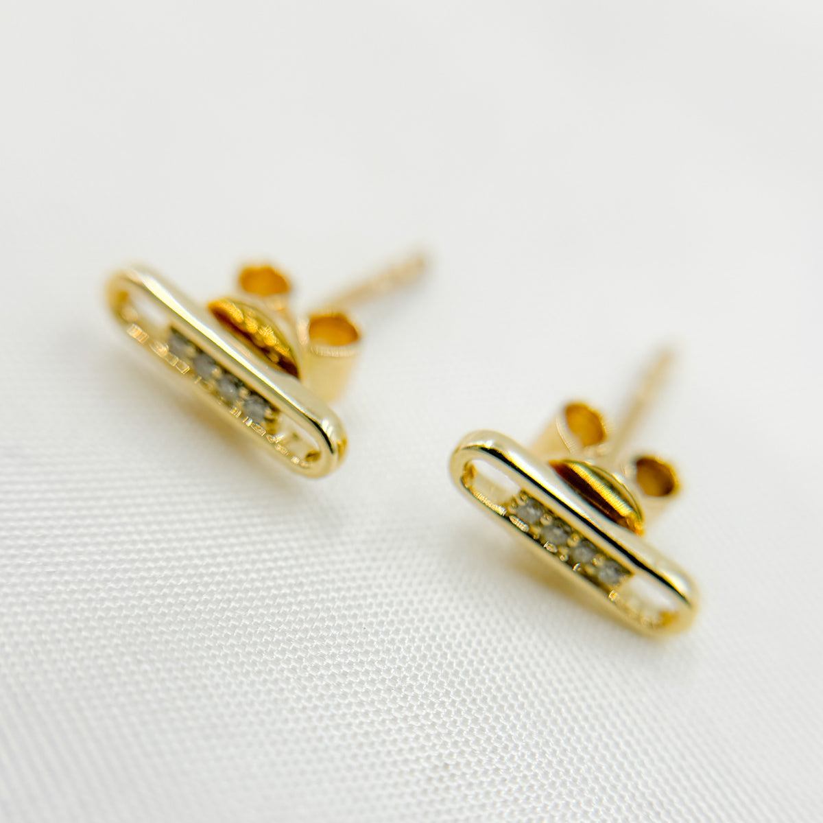EFA54272. 14K Solid Yellow Gold Diamond Stud Earring