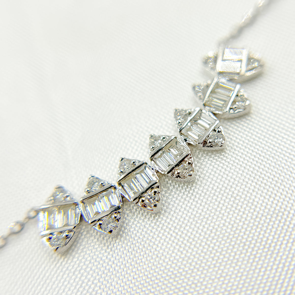 NT403015. 14K Solid Gold Diamond Necklace