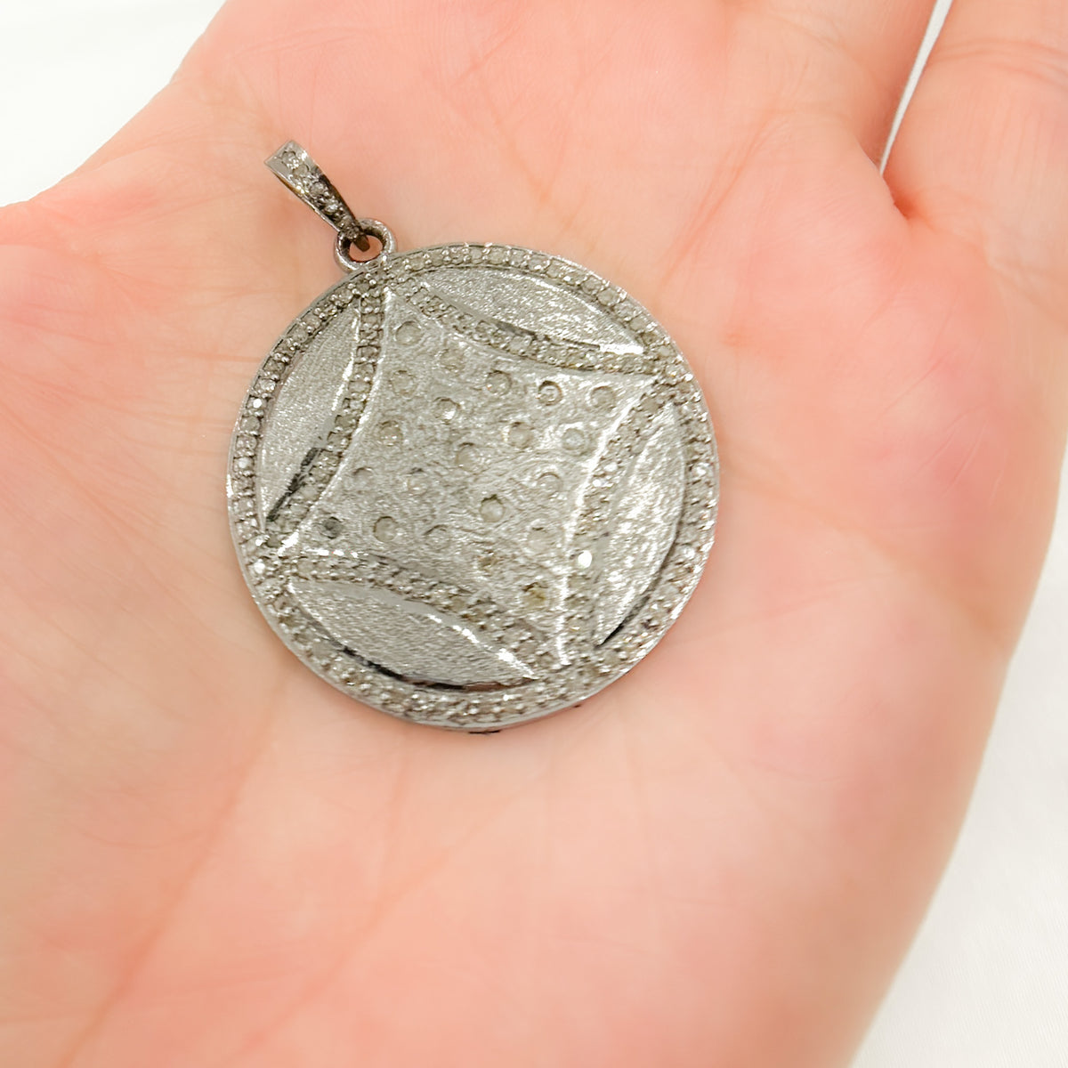 DP284. Diamond Sterling Silver Round Pendant
