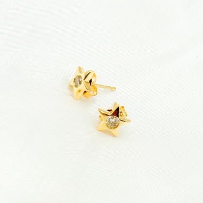 EFC52671Y. 14k Solid Gold Diamond Star Studs