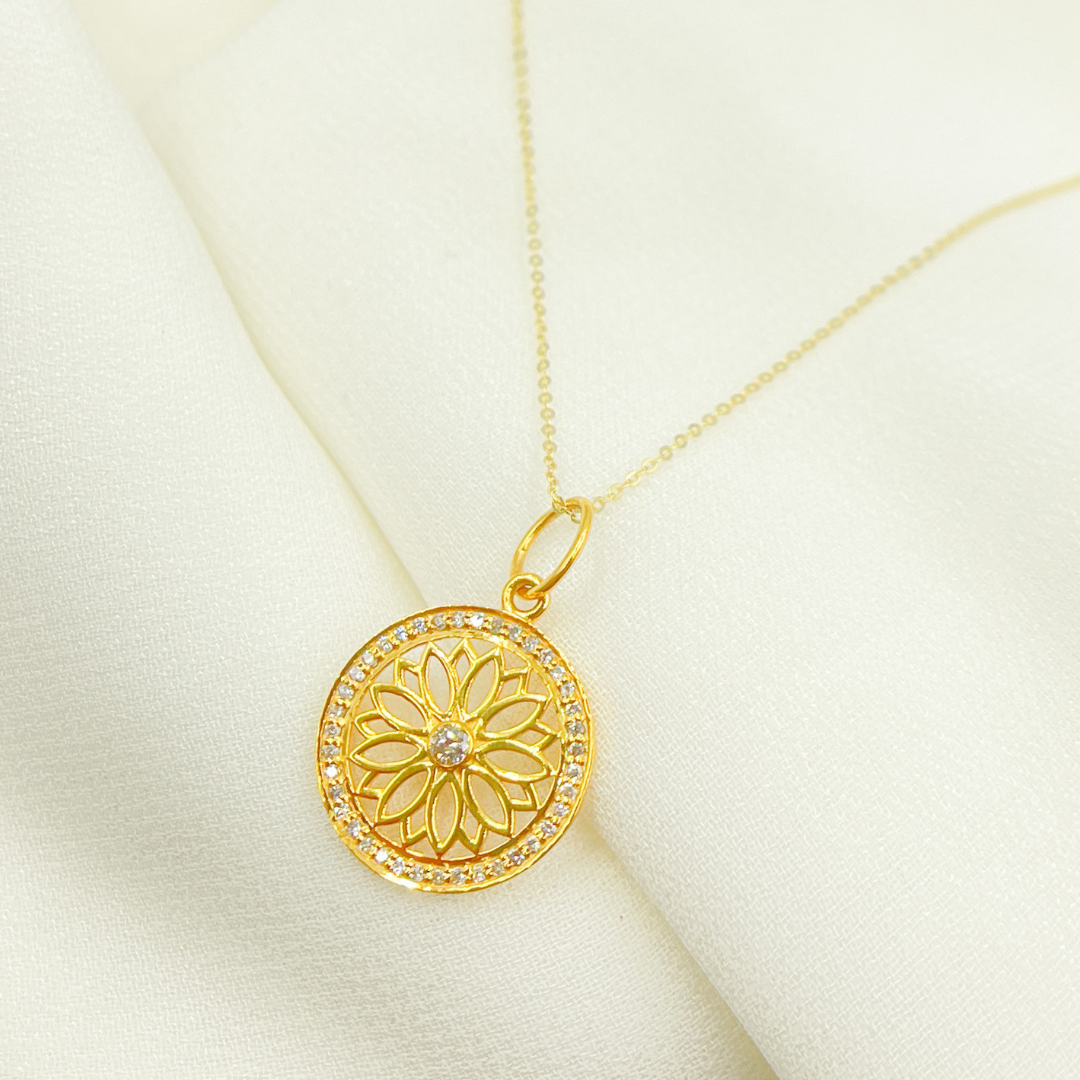 14K Gold Charm. Circle Pendant with Diamonds. GDP232