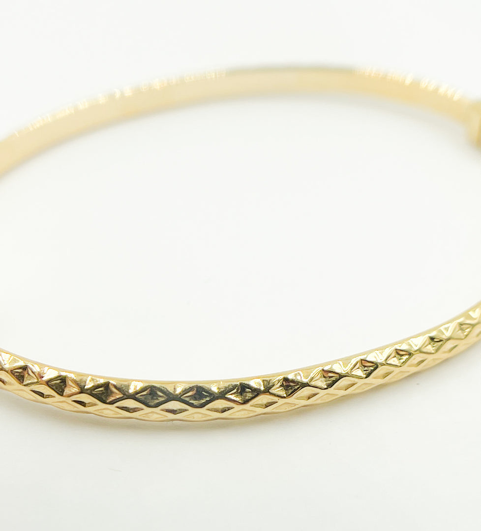 KG144. 14K Solid Gold Bangle Bracelet