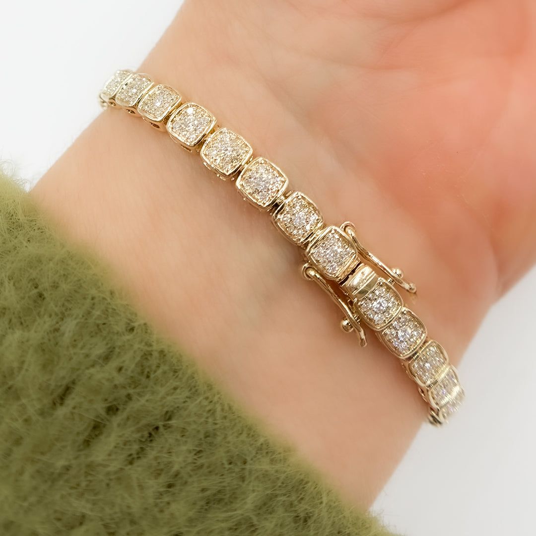 BFO61064. 14K Solid Gold Diamond Tennis Bracelet