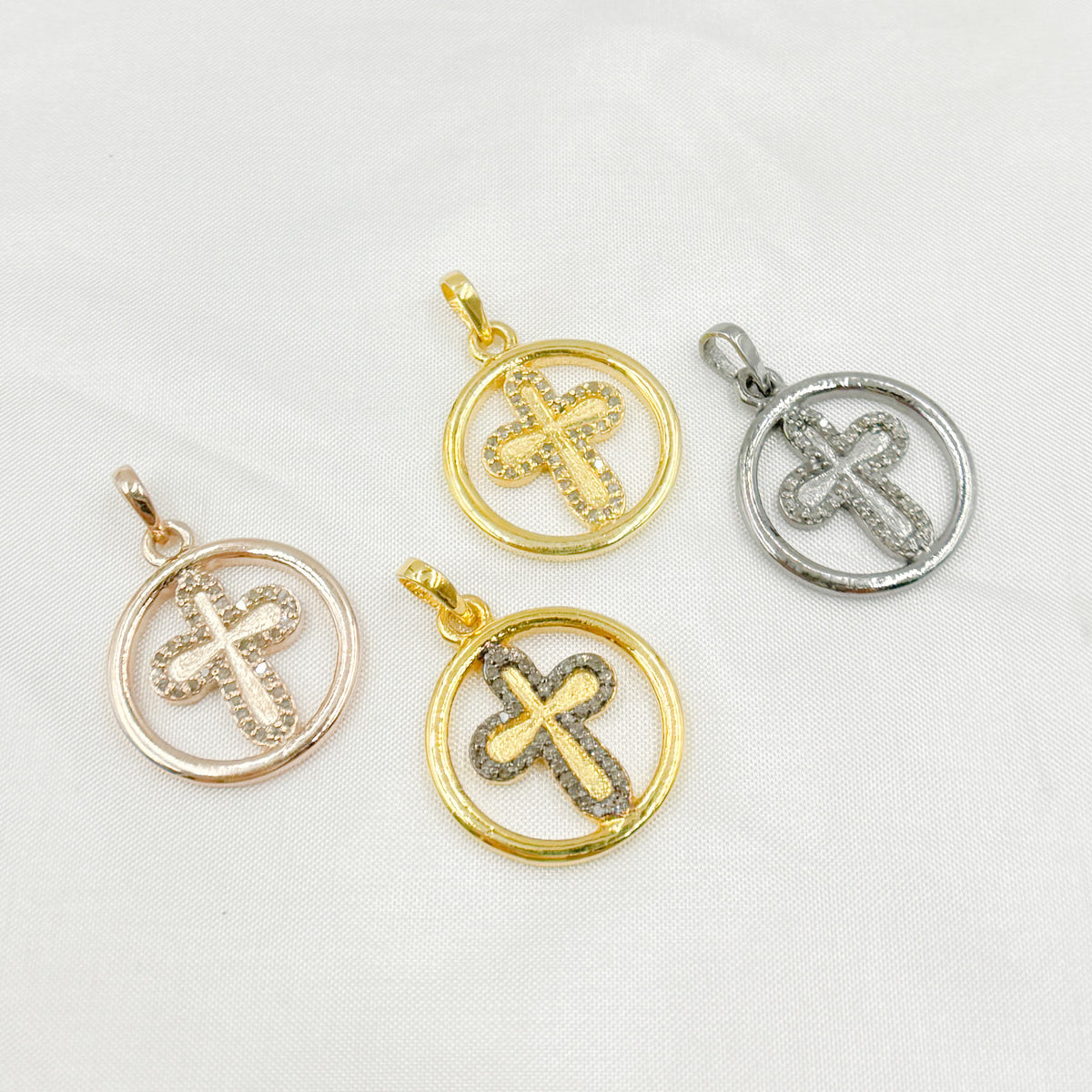 DP462. Diamond Sterling Silver Round Cross Pendant