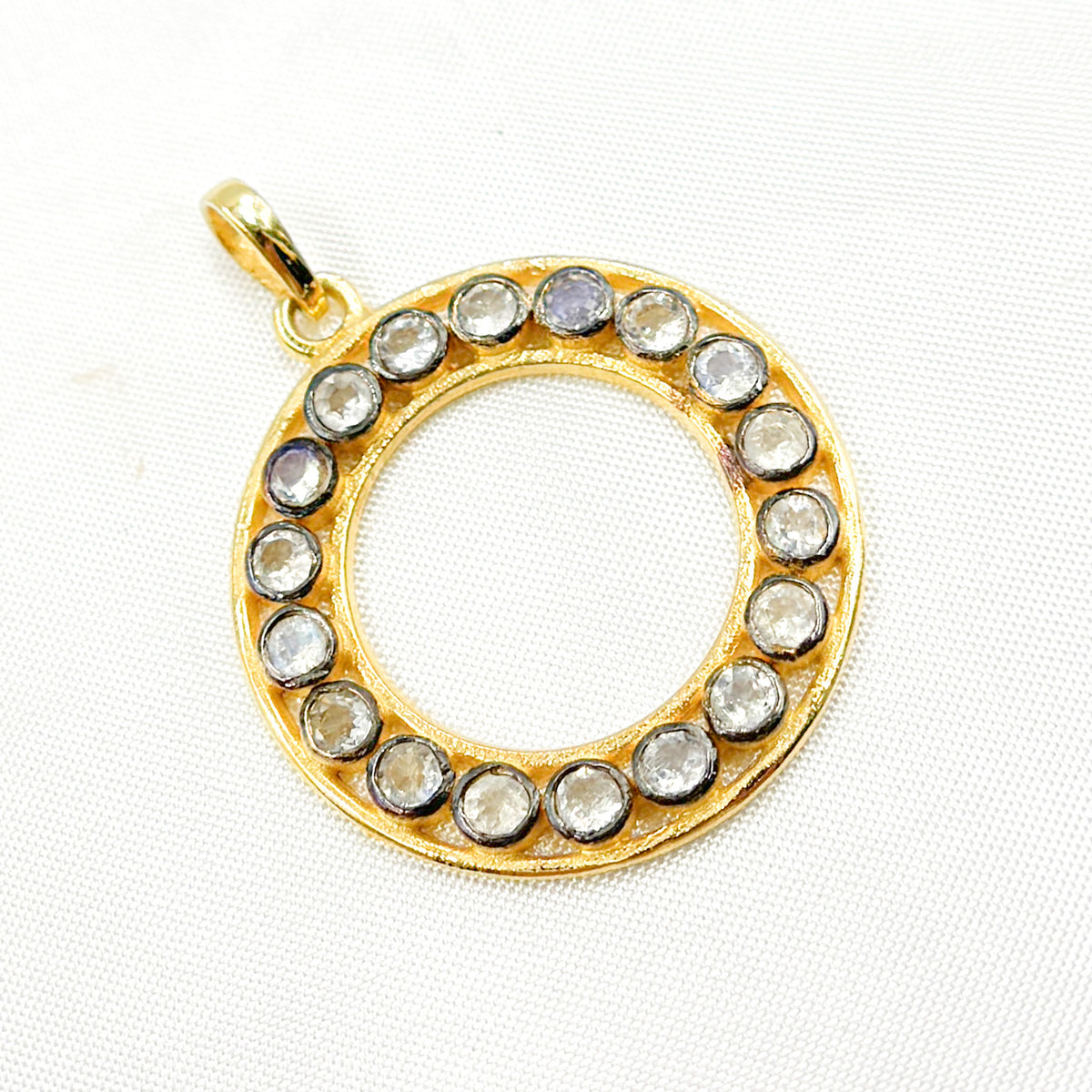 DSP040. Sterling Silver Round Pendant with Gemstone