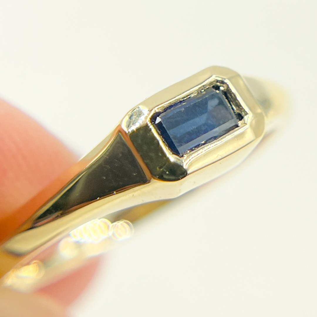 14K Solid Gold Blue Sapphire Ring. REF11478BS