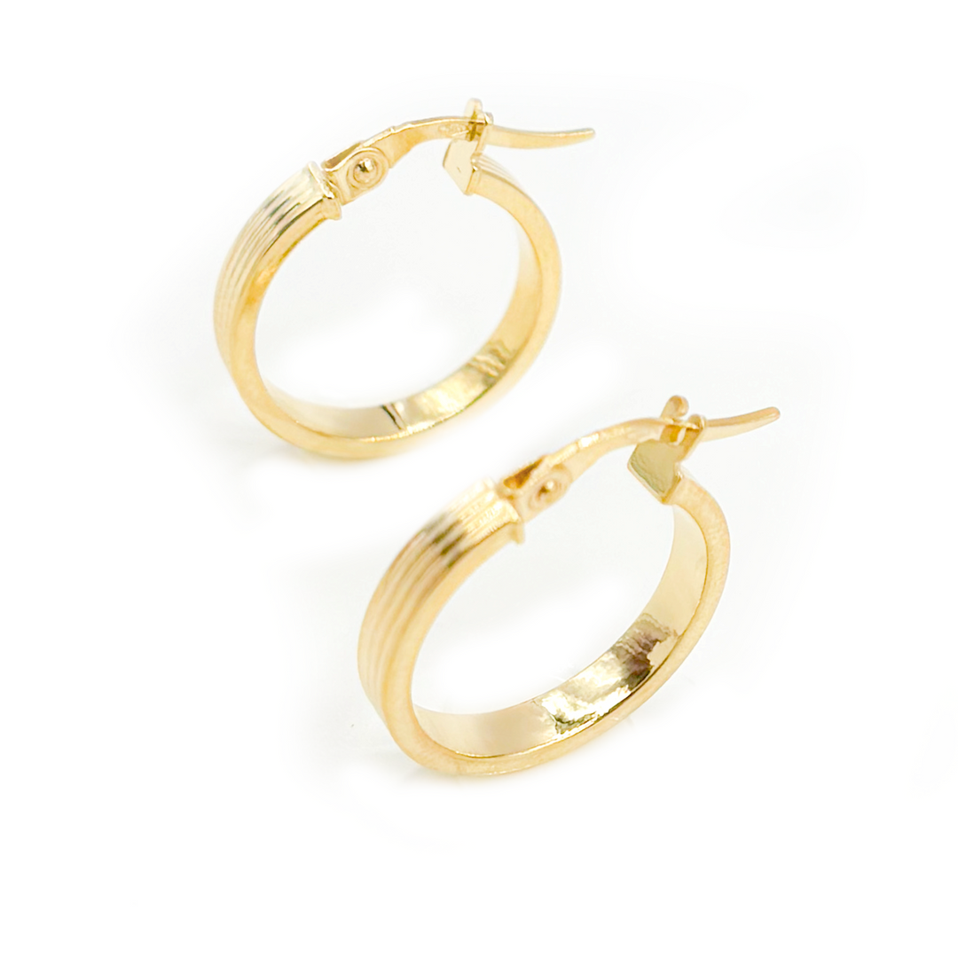 15850015641. 14K Solid Gold Ribbed Round Hollow Hoop Earrings