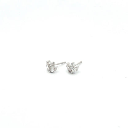 EFG51972. 14k Solid Gold Diamond Flower Studs