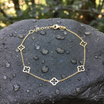 Load image into Gallery viewer, BRSET742. 14k Solid Yellow Gold Clover Link Bracelet
