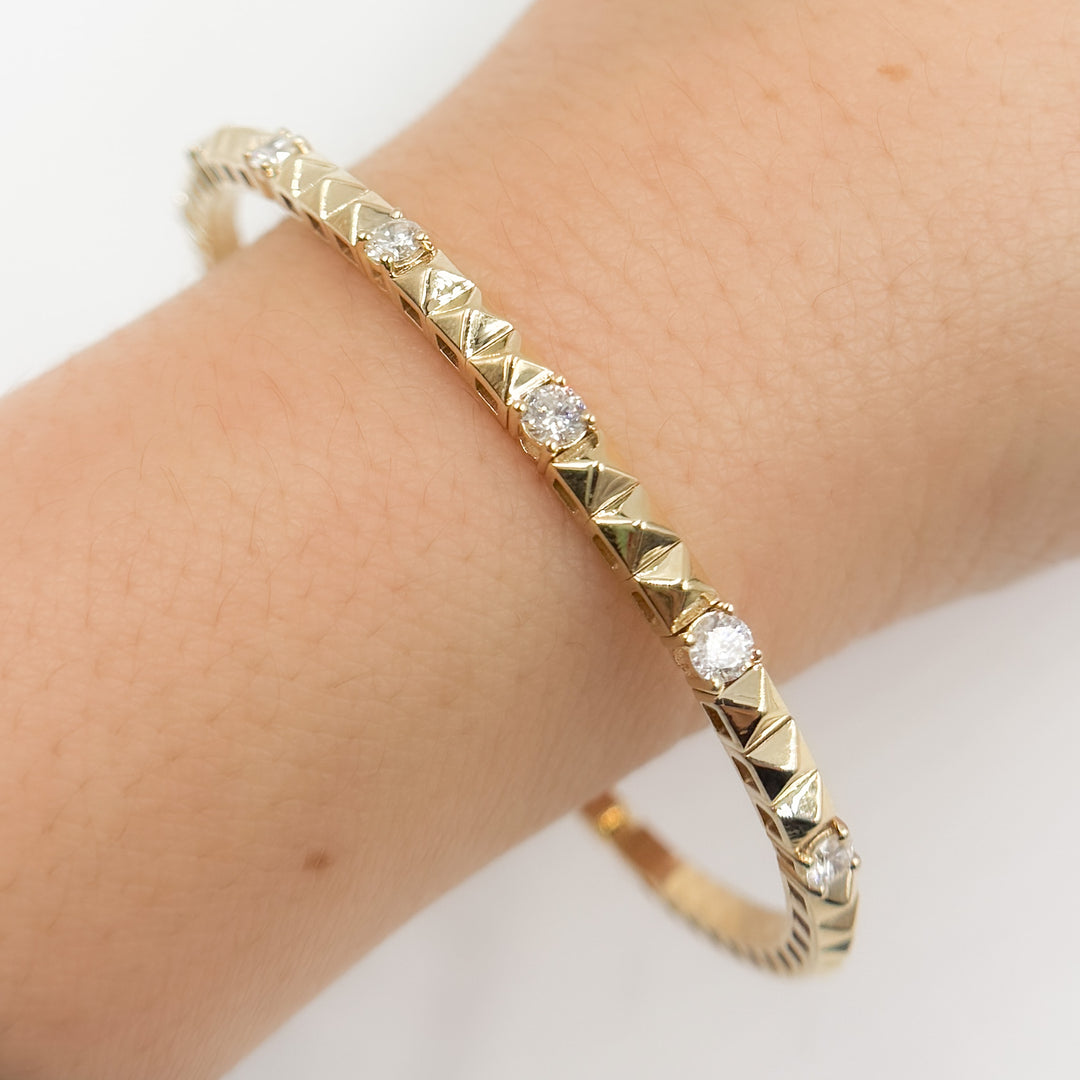 BNJ68603. 14K Solid Yellow Gold Diamond Bangle