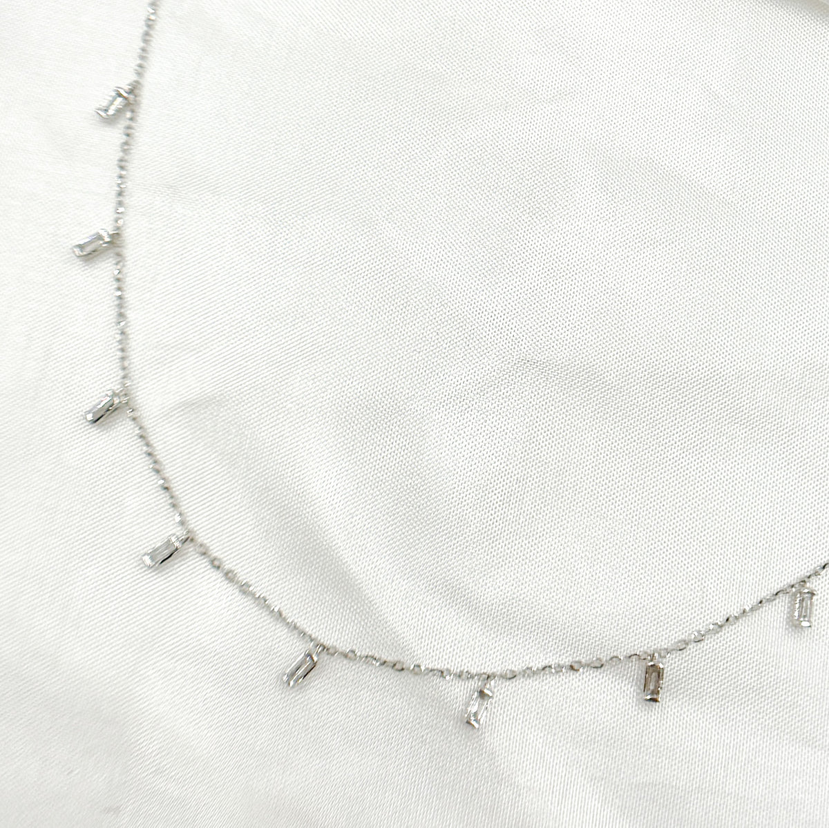 NT401865. 14K Solid Gold Diamond Dangle Necklace
