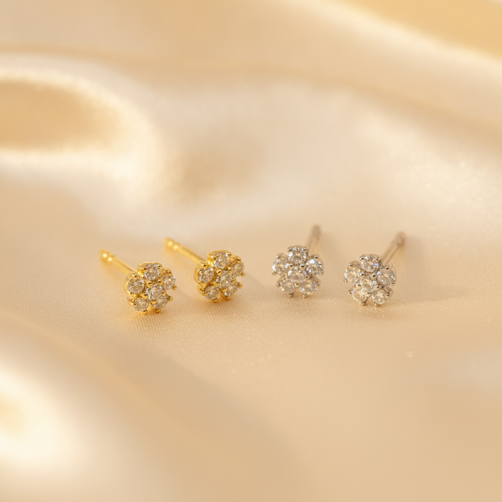 ER115283. 14k Solid Gold Diamond Flower Studs