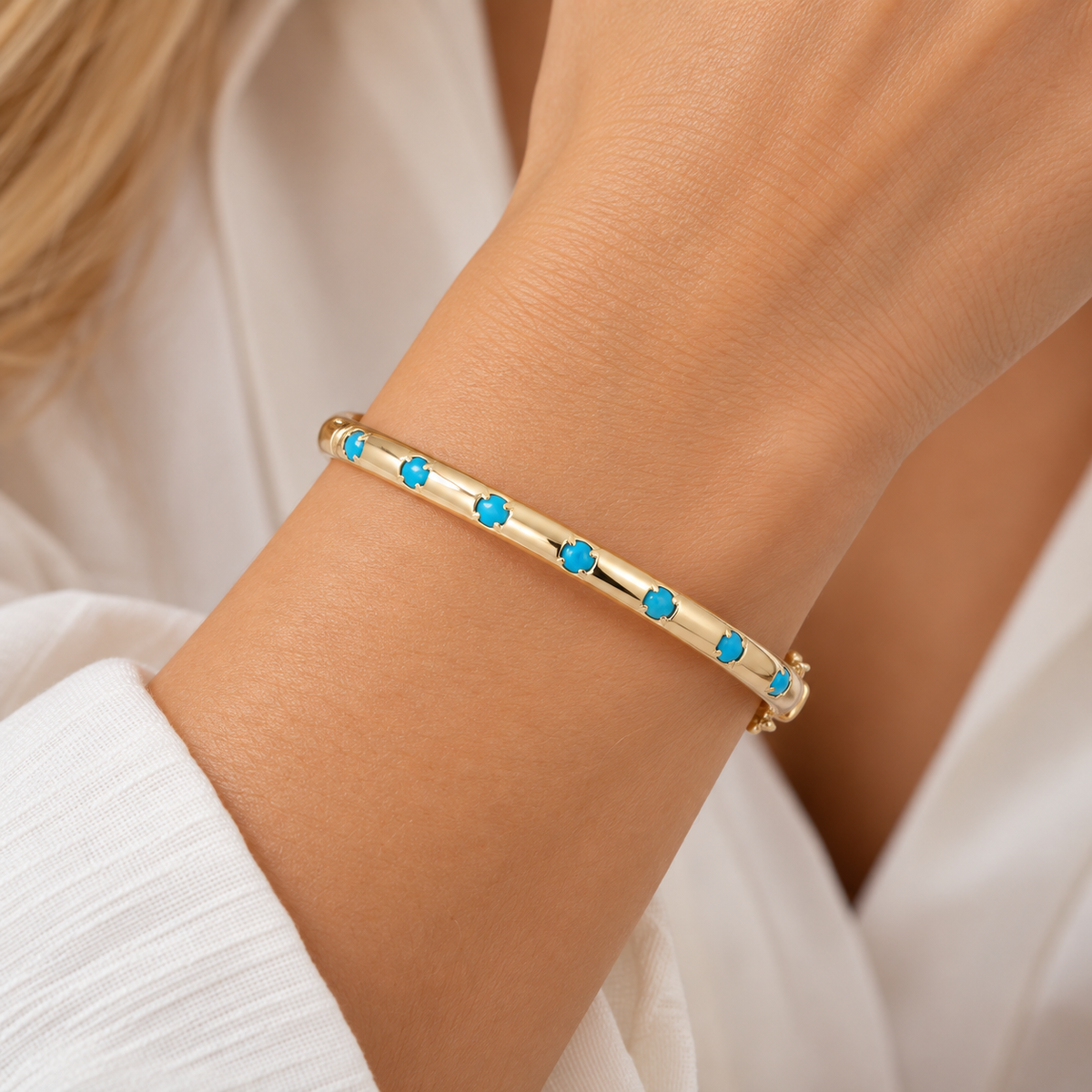 BNZ68717. 14k Solid Gold Bangle