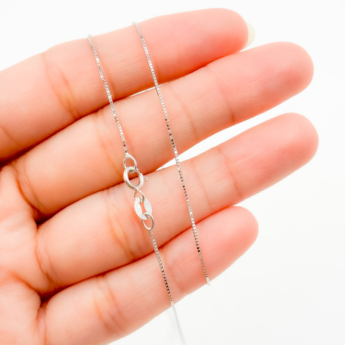 040VEDWG18K. 18K Solid White Gold Box Chain