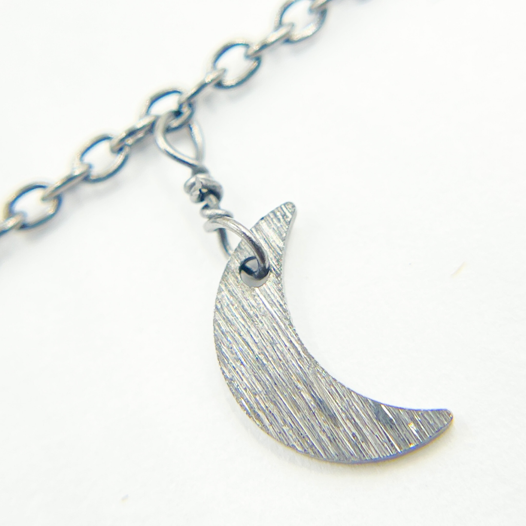 306M. Crescent Moon Shape Dangle Wire Chain