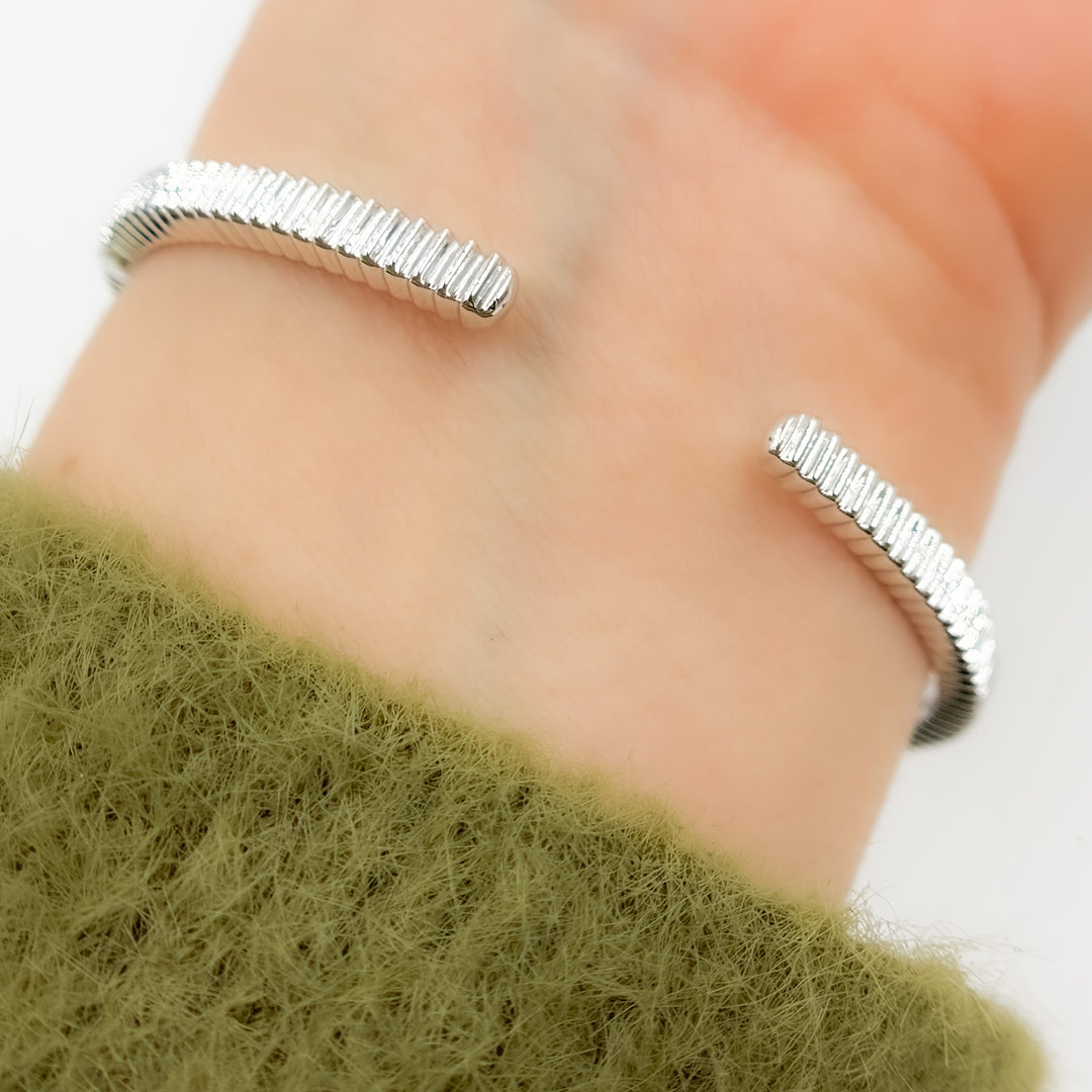 BNH68429. 14K Solid Gold Diamond Bangle