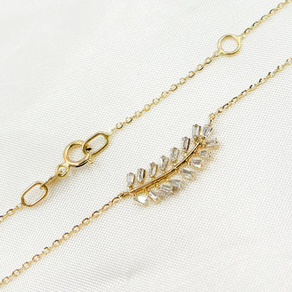 NT401709. 14K Solid Gold Diamond Leaf Shape Necklace