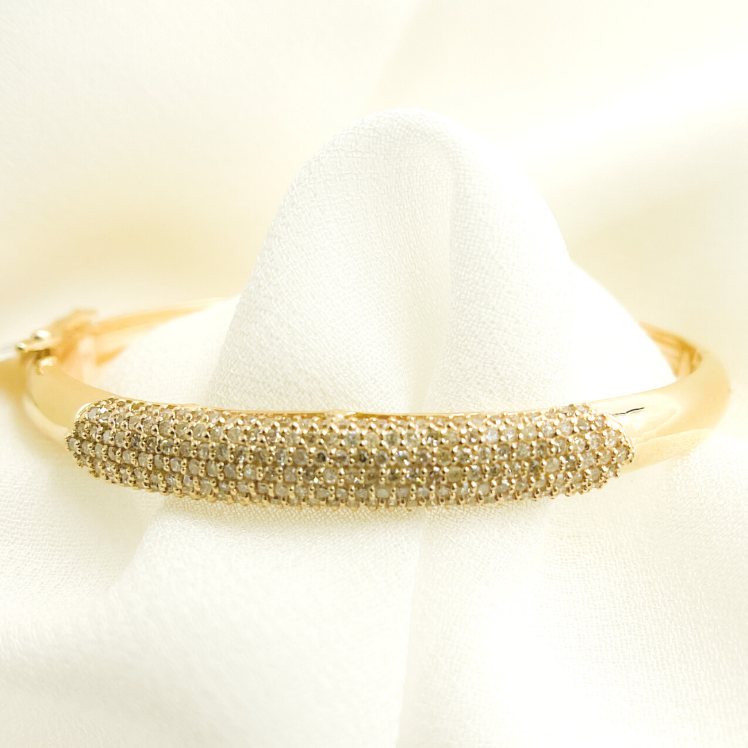 14K Solid Gold Diamonds Bangle. KG86