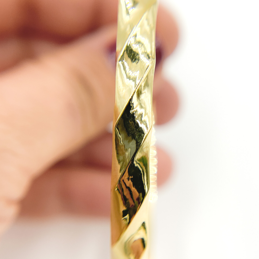 KG105. 14K Solid Gold Twisted Bangle