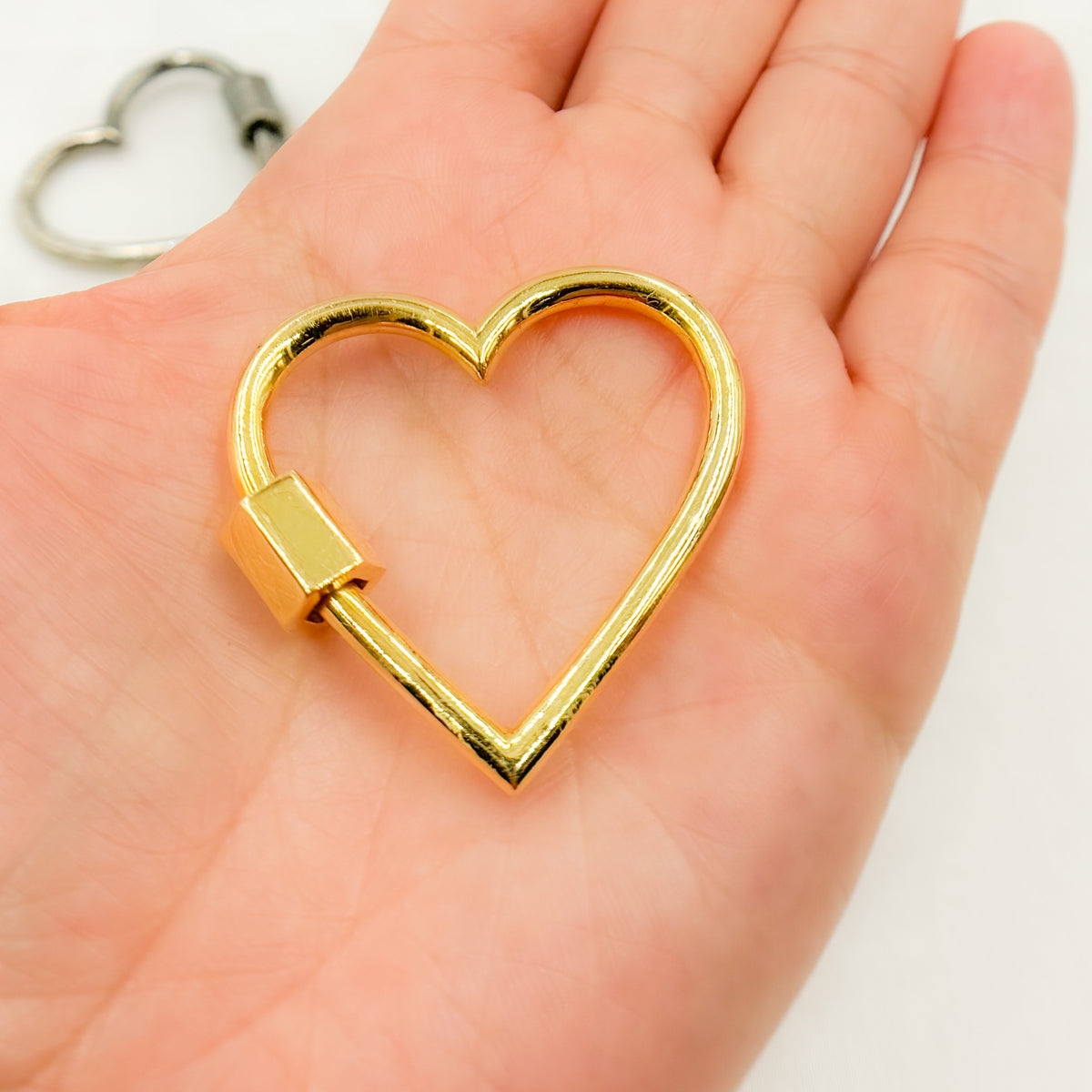 DC1001. Sterling Silver Heart Screw Clasp