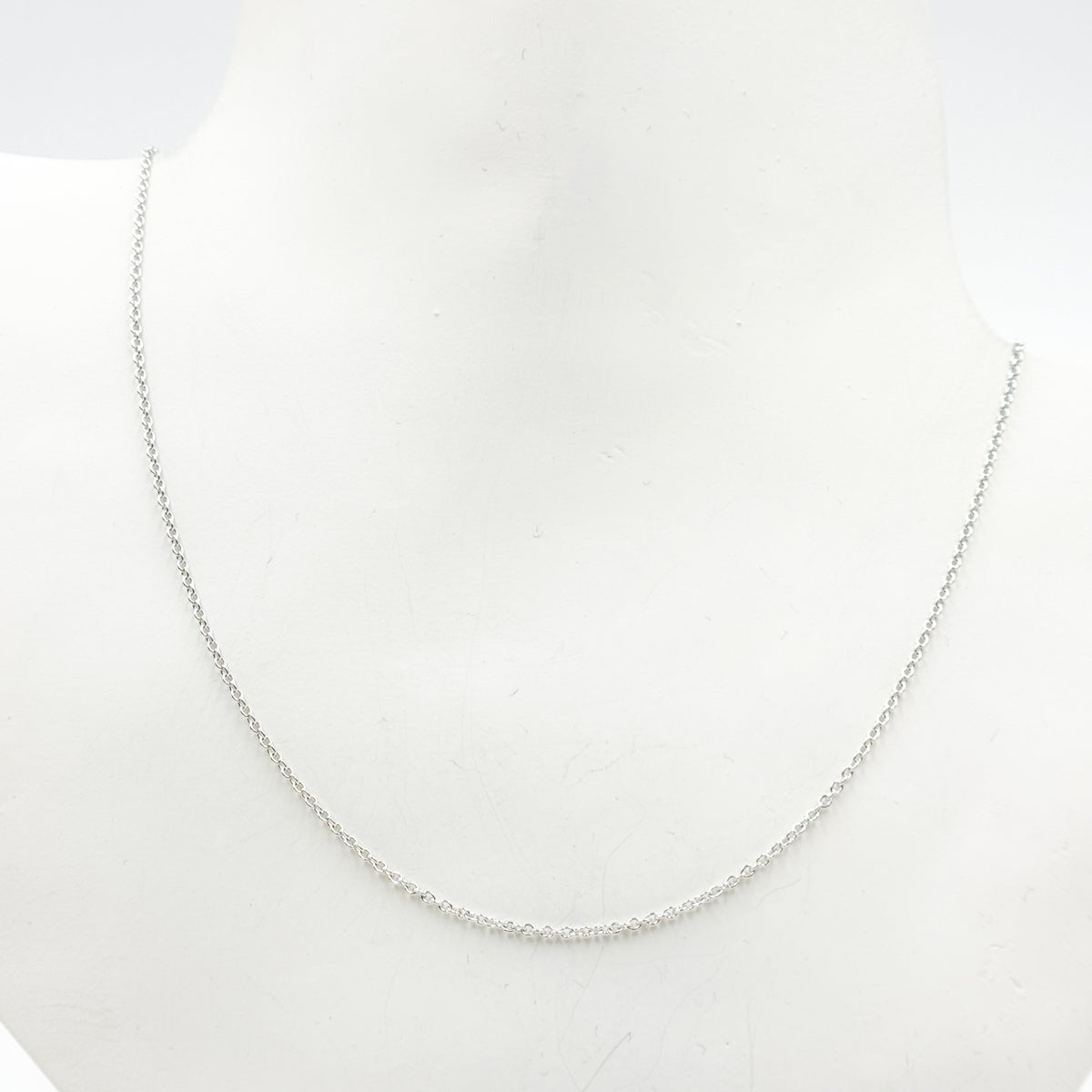 030RFLGWG18K. 18K Solid White Gold Cable Link Chain
