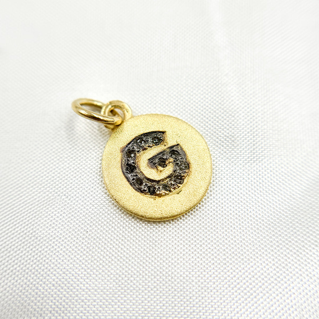 DC067. Diamond Sterling Silver Letter "G" Round Charm