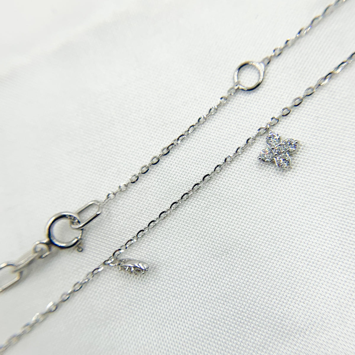 NT113096. 14K Solid Gold Diamond Flower Dangle Necklace