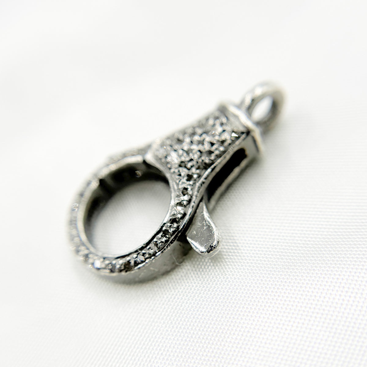 DC612. Diamond & Sterling Silver Round Trigger Clasp