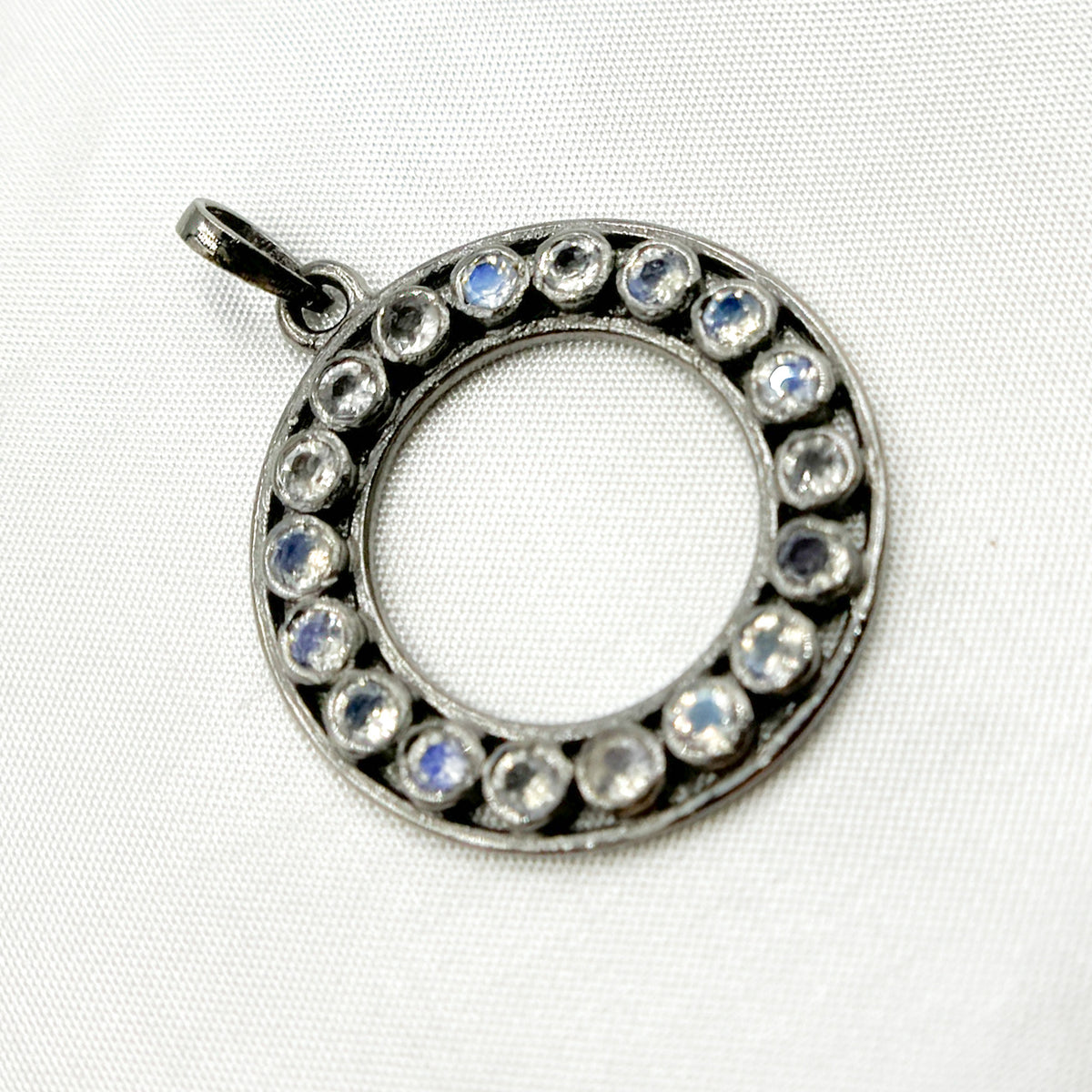 DSP040. Sterling Silver Round Pendant with Gemstone