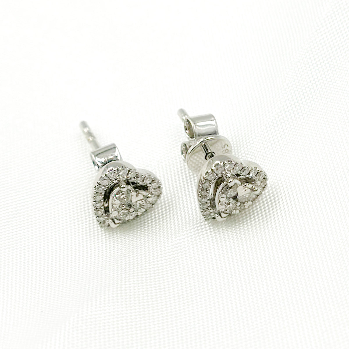 ER412666. 14K Solid White Gold Diamond Heart Studs
