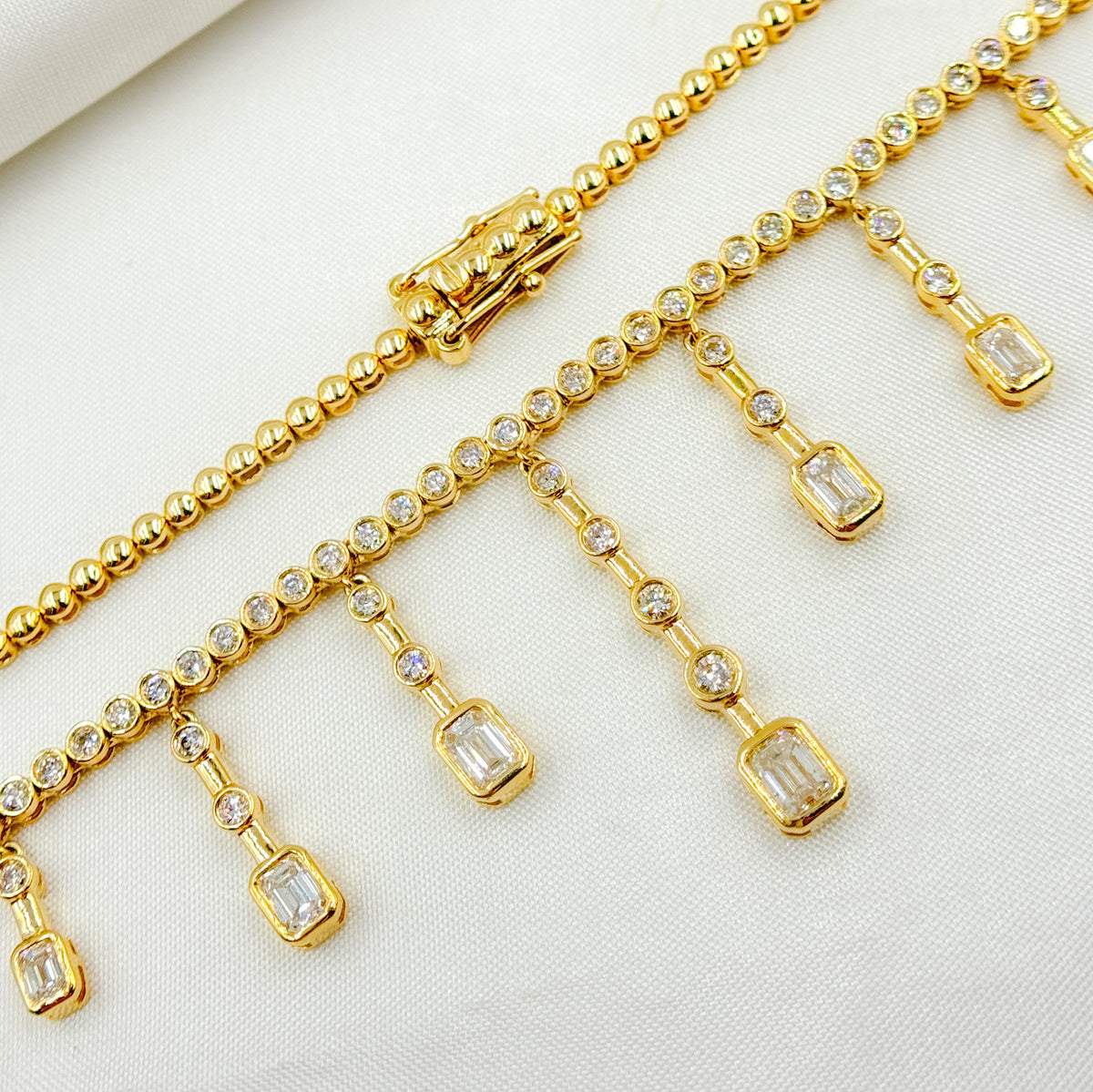 NFR71416. 14K Solid Gold Diamond Dangle Necklace