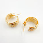 Load image into Gallery viewer, 15850018990. 14K Solid Gold Ribbed Hollow Hoop Earrings
