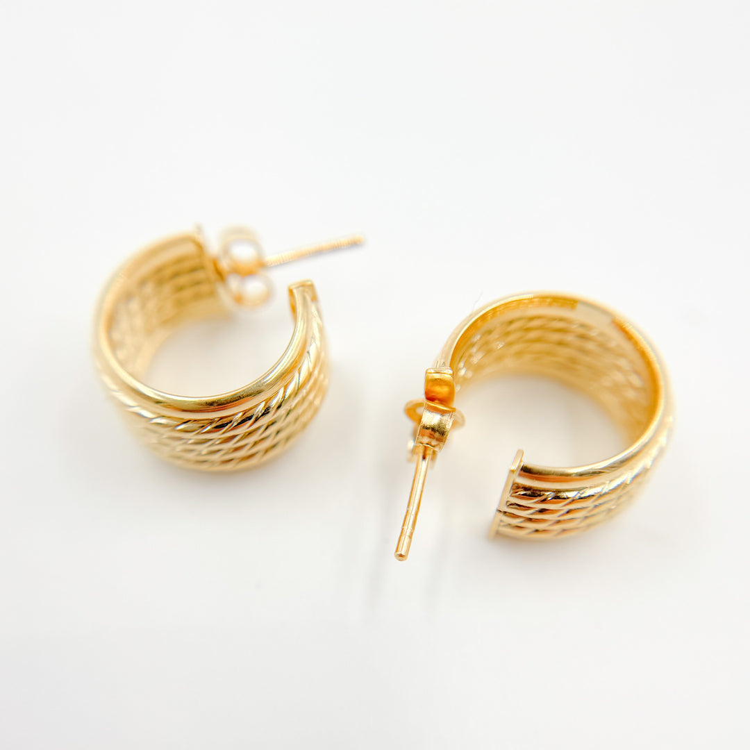 15850018990. 14K Solid Gold Ribbed Hollow Hoop Earrings