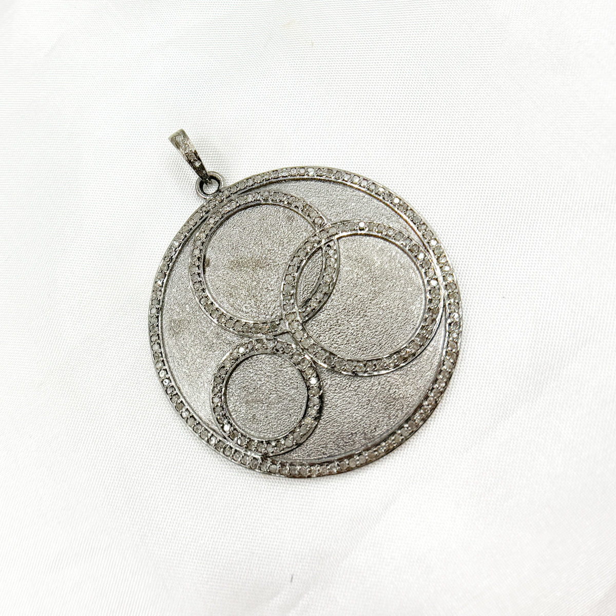 DP257. Diamond Sterling Silver Round Pendant