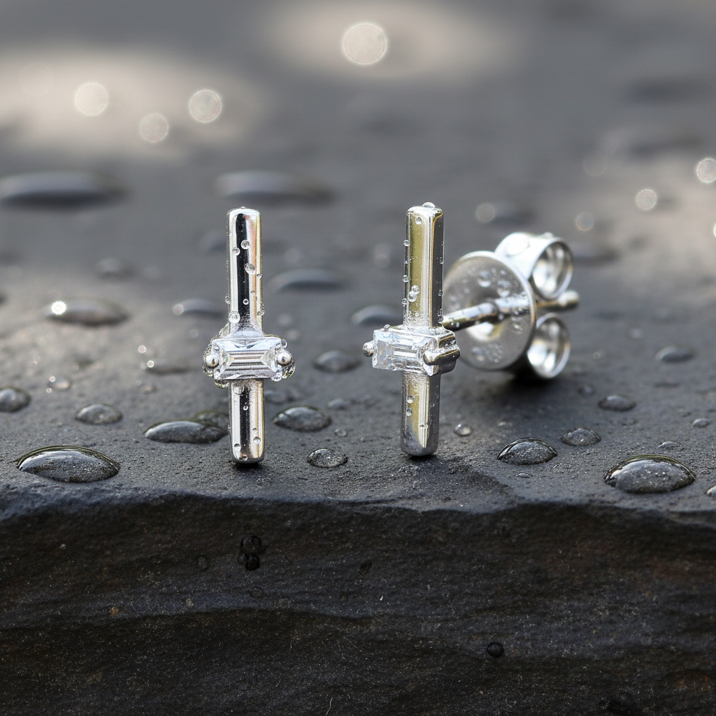EFA54270. 14K Solid Gold Diamond Bar Studs