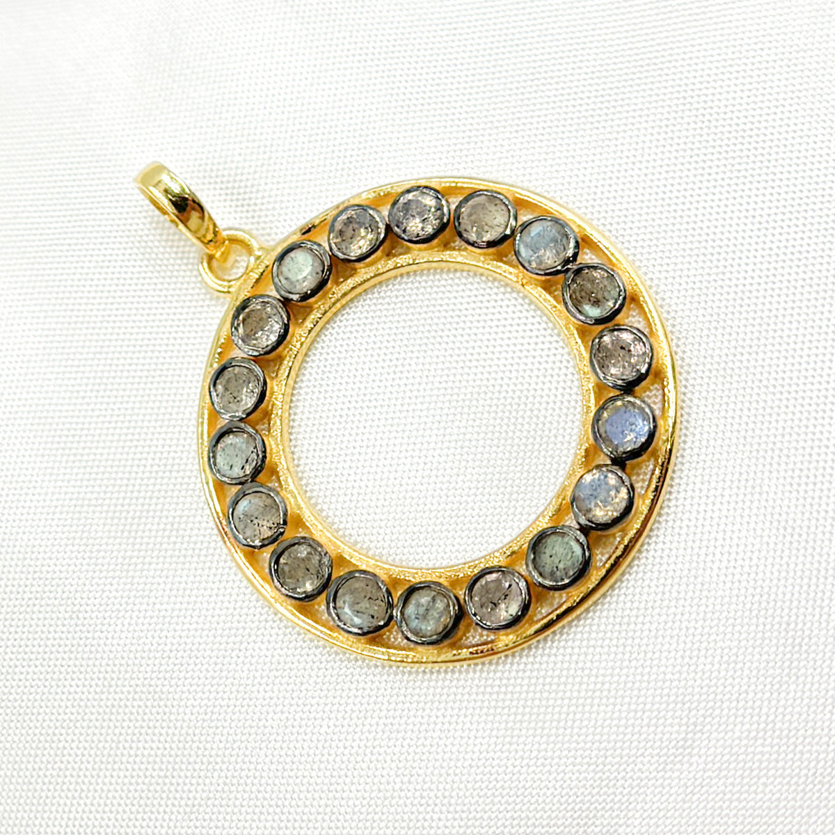 DSP040. Sterling Silver Round Pendant with Gemstone