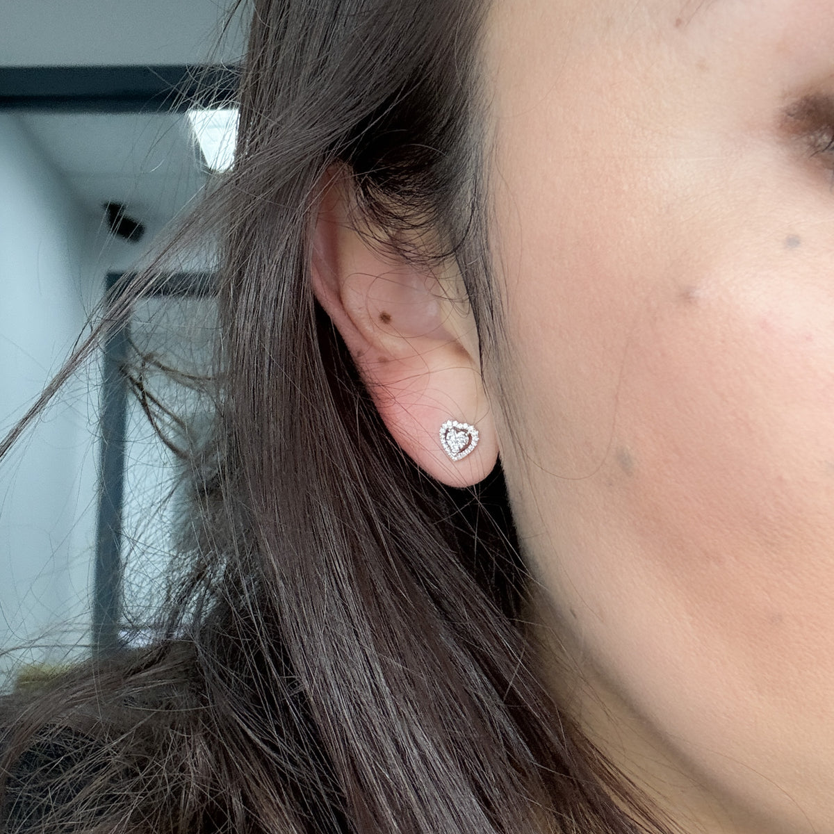 ER412666. 14K Solid White Gold Diamond Heart Studs