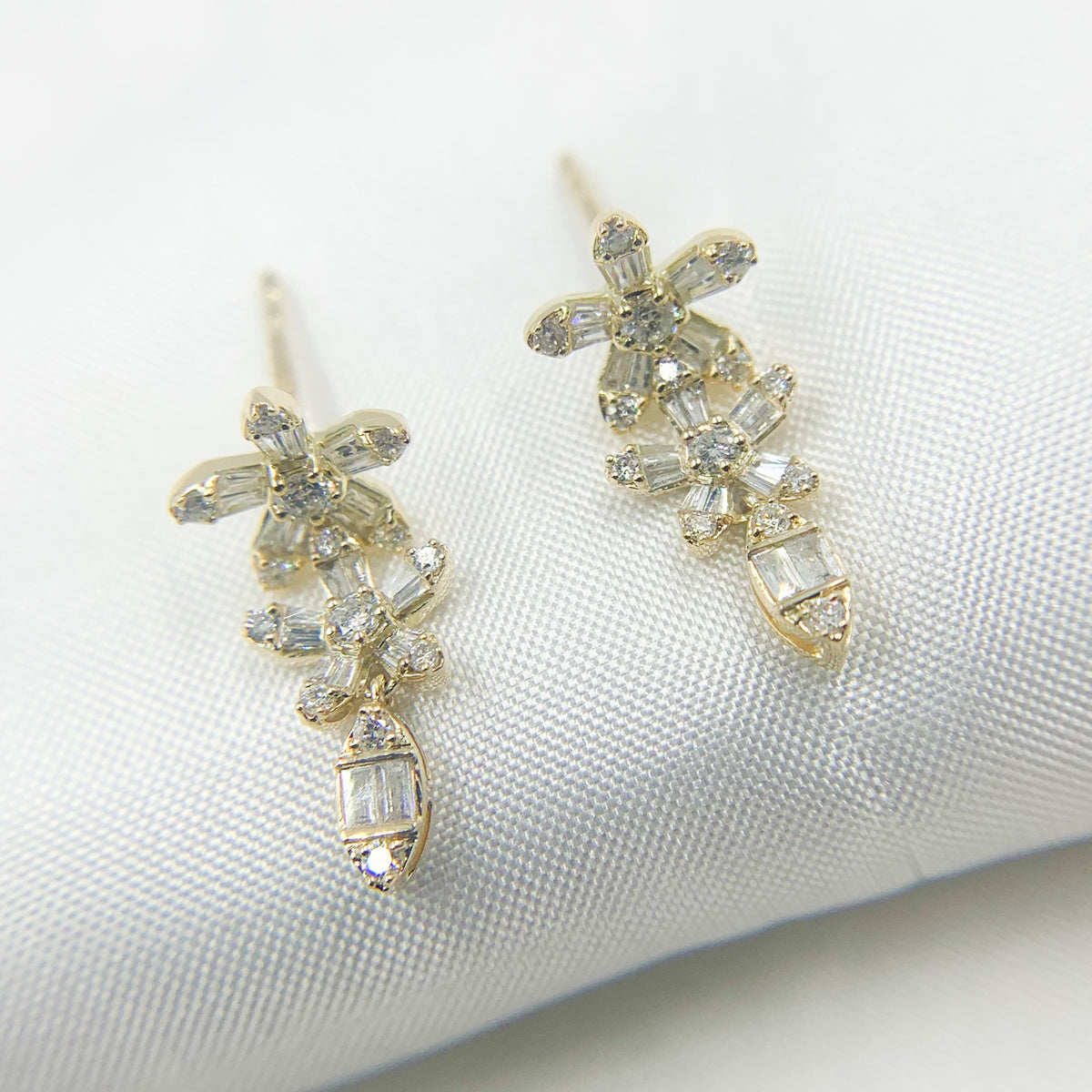 ER417847. 14k Solid Gold Diamond Flower Dangle Stud Earrings