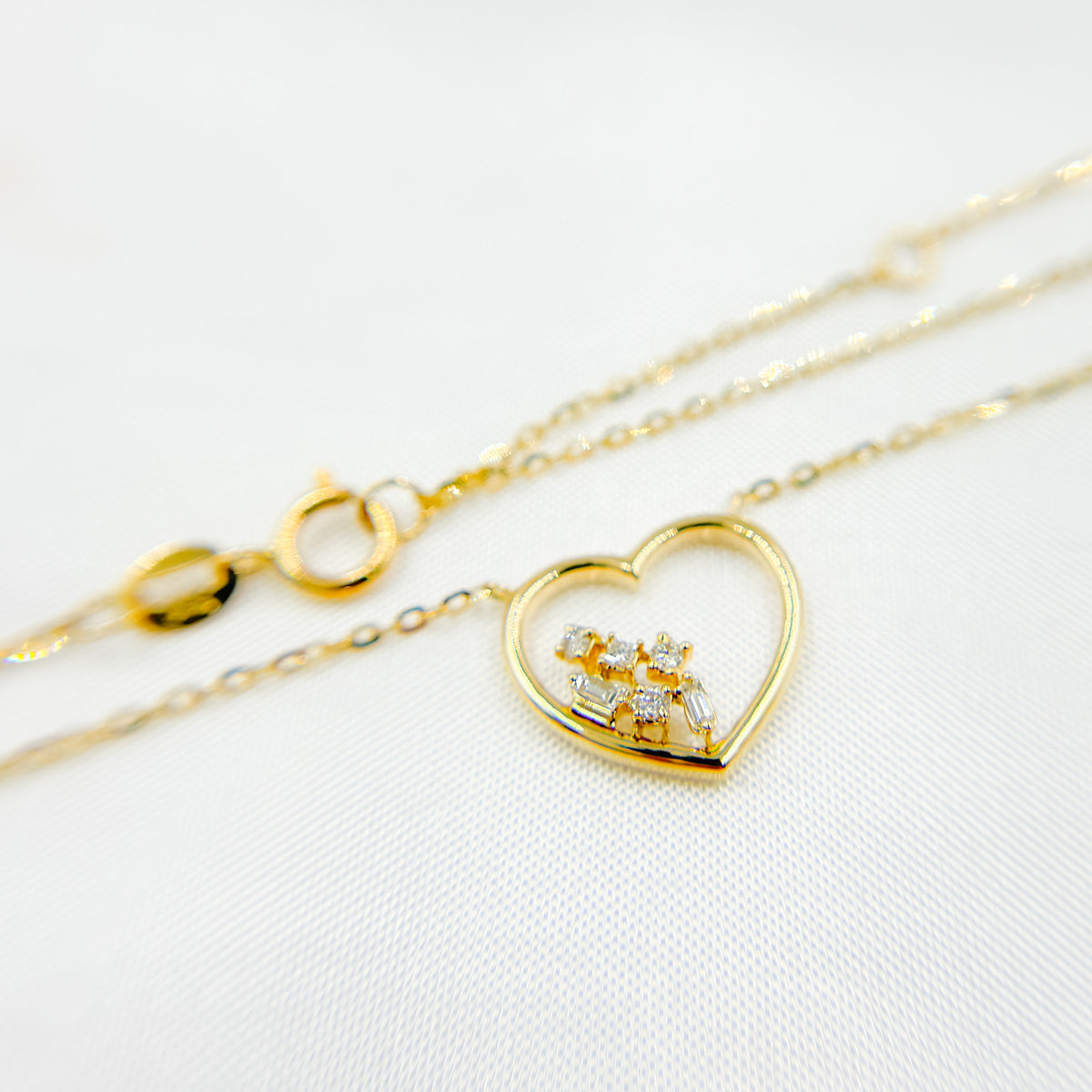 NT401188. 14k Solid Gold Diamond Heart Necklace