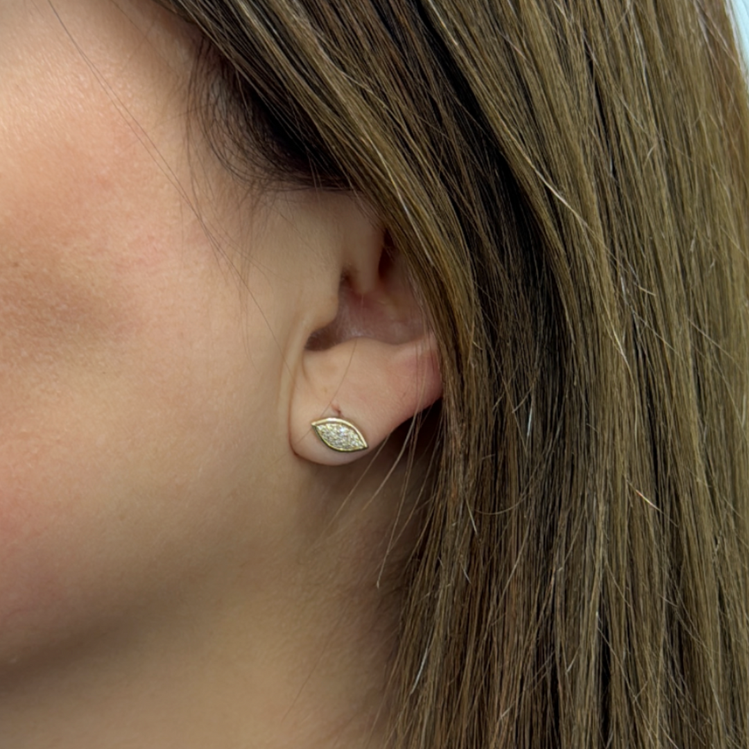 EFD52520Y. 14k Solid Gold Diamond Eye Studs