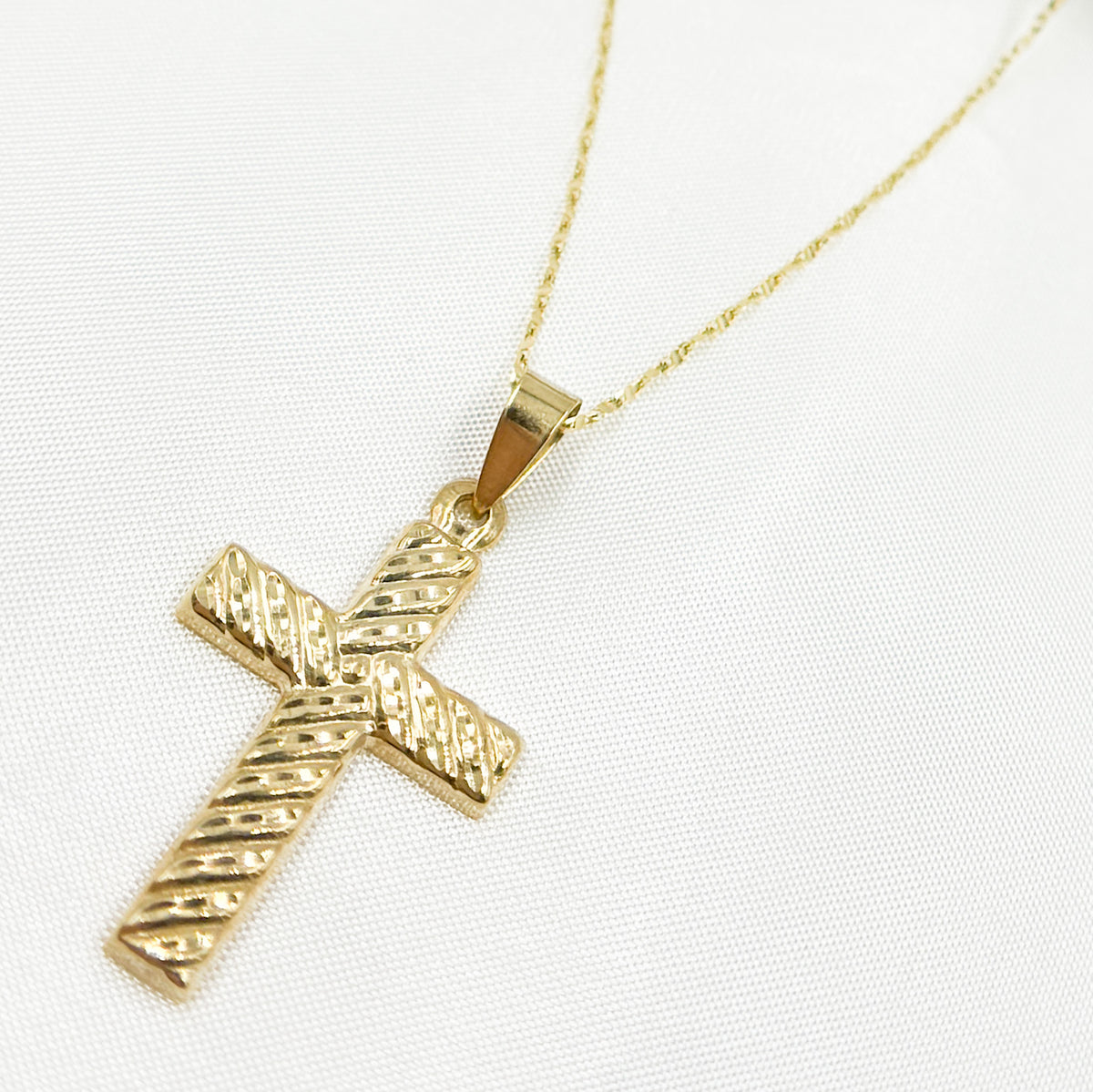 GDP673. 14K Solid Gold Cross Charm with Diamond Cut