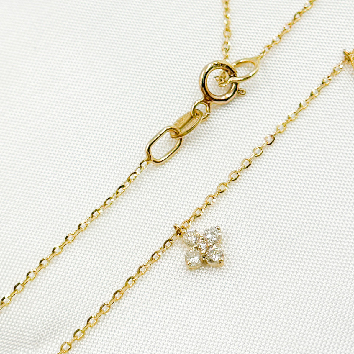 NT113096. 14K Solid Gold Diamond Flower Dangle Necklace