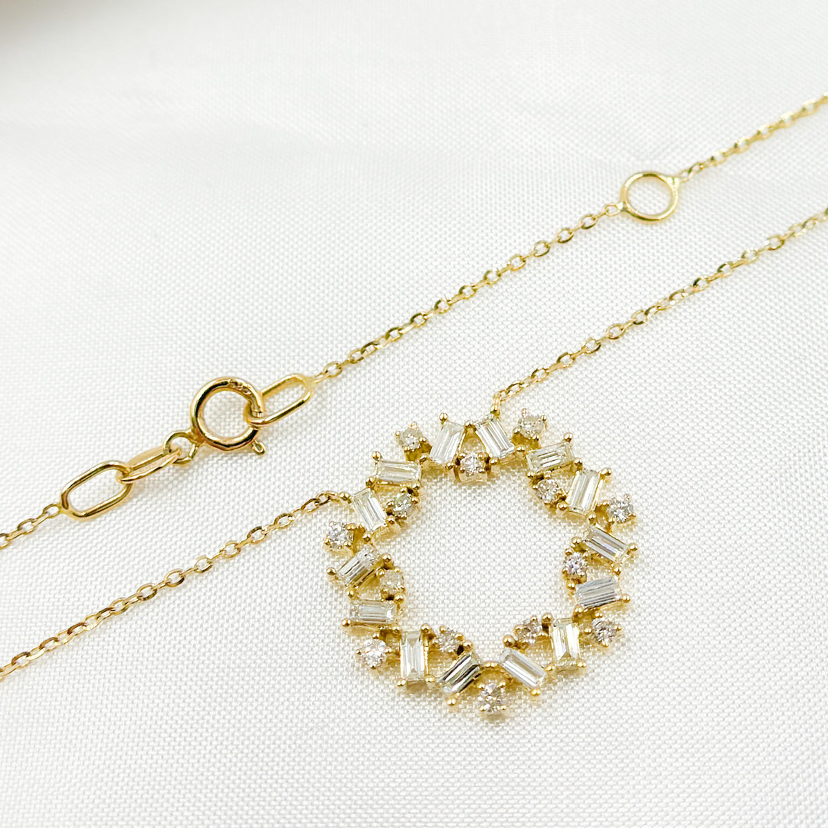 NT402348. 14K Solid Gold Diamond and Gemstone Necklace