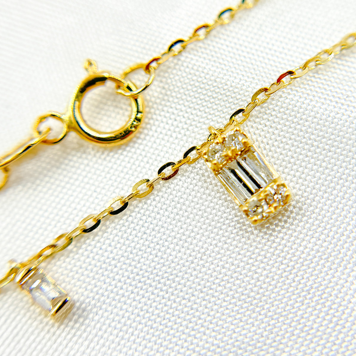 NT401824. 14K Solid Gold Diamond Dangle Necklace