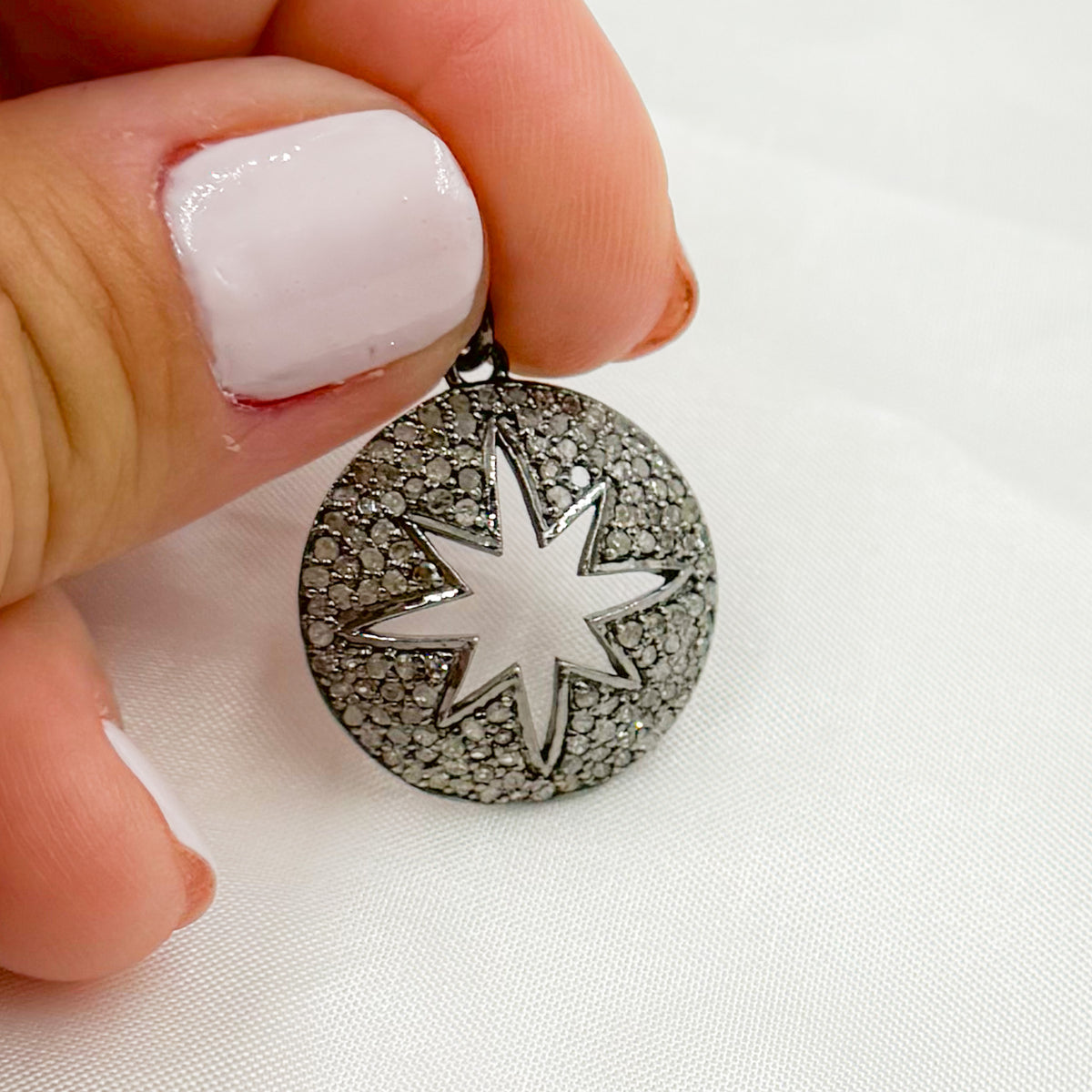 DE017. Sterling Silver Black Rhodium Diamond Round Star Pendant