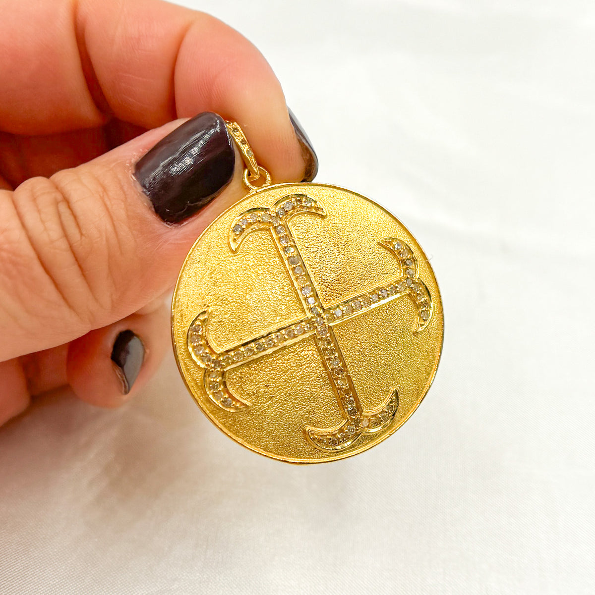 DP025. Diamond Sterling Silver Round Cross Pendant
