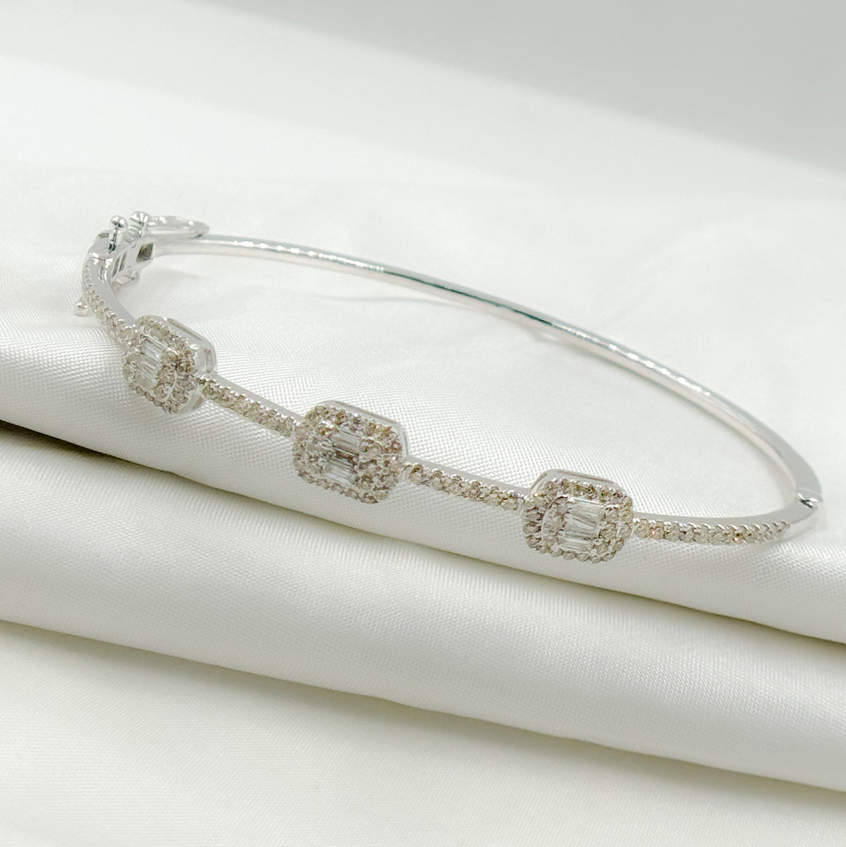 BNL68161. 14K White Solid Gold Diamond Bracelet
